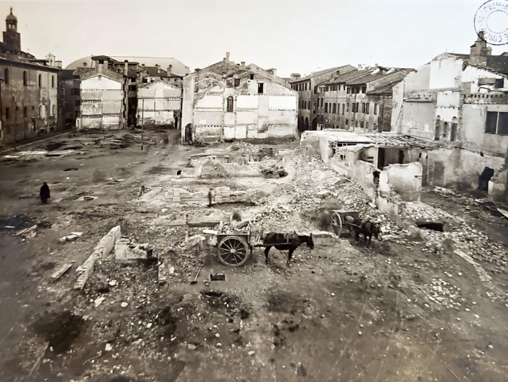 Demolizione edifici quartiere S. Lucia, zona Piazza Spalato (1921)