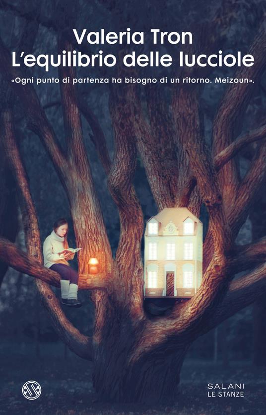 L'elegia poetica del quotidiano, come lente di ingrandimento per ridimensionare lo sguardo sulle necessità dell'uomo. La scoperta di una grande narratrice. Una voce limpida che guida alla sorgente delle storie e le rende universali. Ogni punto di partenza ha bisogno di un ritorno. Per riconciliarsi con il mondo, dopo una storia d'amore finita, Adelaide torna nel paese in cui è nata, un pugno di case in pietra tra le montagne aspre della Val Germanasca: una terra resistente dove si parla una lingua antica e poetica. È lì per rifugiarsi nel respiro lungo della sua infanzia, negli odori familiari di bosco e legna che arde, dipanare le matasse dei giorni e ricucirsi alla sua terra: 'fare la muta al cuore', come scrive nelle lettere al figlio. Ad aspettarla - insieme a una bufera di neve - c'è Nanà, ultima custode di casa, novant'anni portati con tenacia. Levì, l'altro anziano che ancora vive lassù, è stato ricoverato in clinica dopo una brutta caduta. Isolate dal mondo per quattordici giorni, nel solo spazio di quel piccolo orizzonte, le due donne si prendono cura l'una dell'altra. Mentre Adelaide si adopera per essere utile a Nanà e riportare a casa Levì, l'anziana si confida senza riserva, permettendole di entrare nelle case vuote da tempo, e consegnandole la chiave di una stanza intima e segreta che trabocca di scatole, libri ricuciti, contenitori e valigie, in cui la donna ha stipato i ricordi di molte vite, tra uomini, fiori, alberi e animali, acqua e tempo. Una biblioteca di esistenze, di linguaggi, gesti e voci, dove ogni personaggio è sentimento, un modo di amare. Fotografie, lettere, oggetti che sanno raccontare e cantare il tempo: di guerra e povertà, amori coltivati in silenzio, regole e speranza, fatica e fantasia. Un testamento corale che illumina le ombre e le rimette in equilibrio. La bellezza intensa che respira oltre la vita e rimane in attesa di parole. Tuffarsi nella memoria significa avere il coraggio di inventare un altro finale e vivere oltre il tempo che ci è stato concesso, per ritrovare il luogo intimo di ognuno. La casa. equilibrio_delle_lucciole_cop.jpg