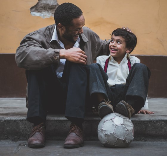 festa_del_papa_con_bambino_e_pallone.jpg