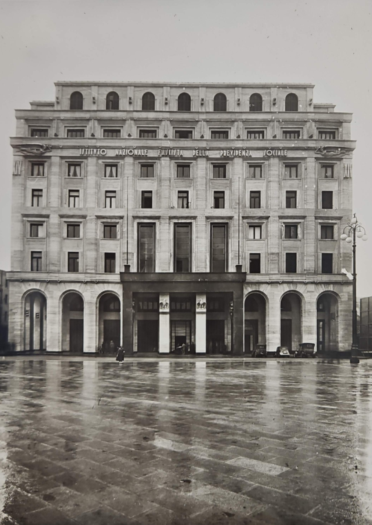 Palazzo dell'Istituto nazionale fascista della Previdenza Sociale. Facciata