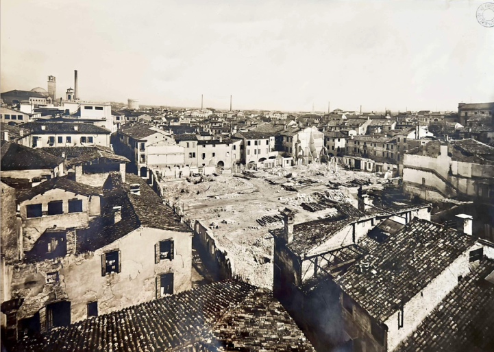 Panoramica sulla demolizione degli edifici