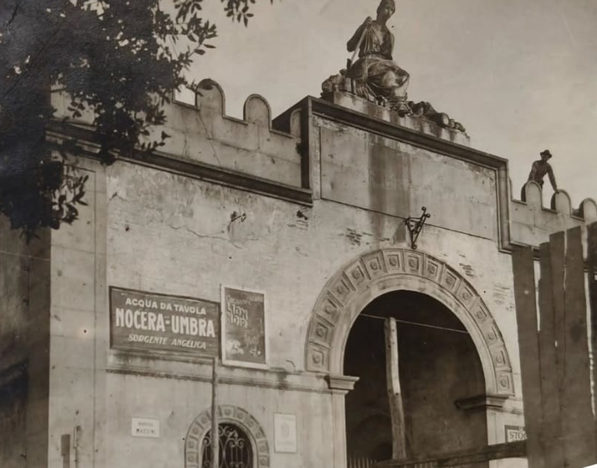 Veduta storica di Porta Codalunga